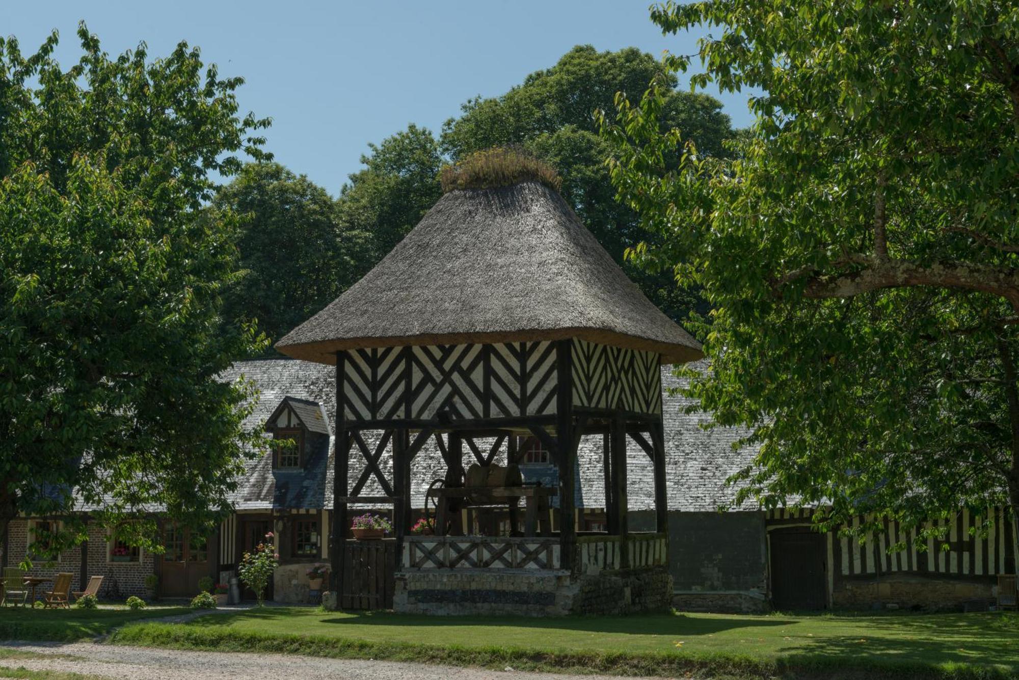 La Ferme Chevalier Hotel Equemauville Exterior photo